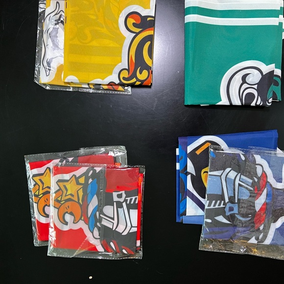 Harry Potter House Flags & Buttons - Picture 5 of 6